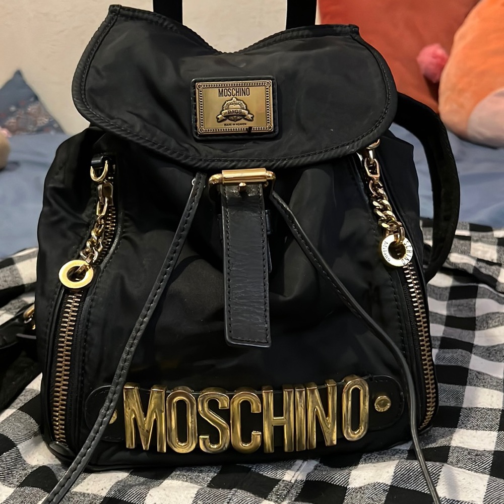 MOSCHiNO BACKPACK ⭐️✨✨🖤